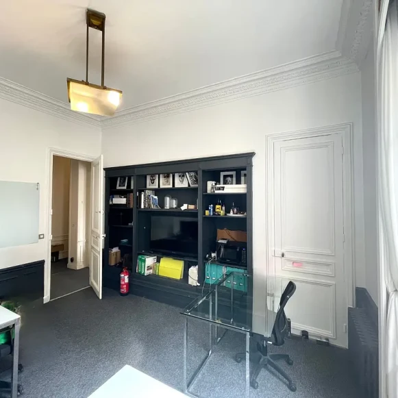 Bureau privé 141 m² 30 postes Coworking Rue du Général Clergerie Paris 75016 - photo 2