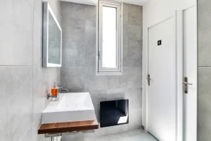 Bureau privé - 69007 - 1 poste - 700€