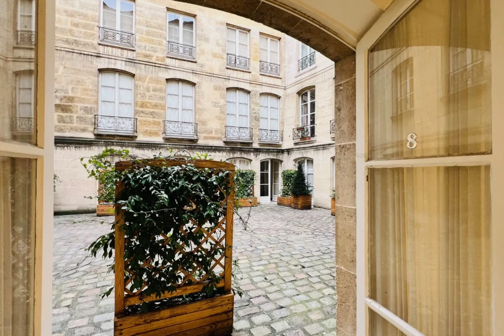 Espace indépendant - 75004 - 26 postes - 13000€