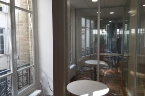 Bureau privé - 75004 - 4 postes - 1400€