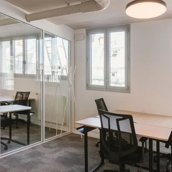 Bureau privé 18 m² 5 postes Coworking Rue de Cléry Paris 75002 - photo 4