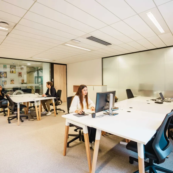 Bureau privé 20 m² 5 postes Location bureau Place Amédée Bonnet Lyon 69002 - photo 1