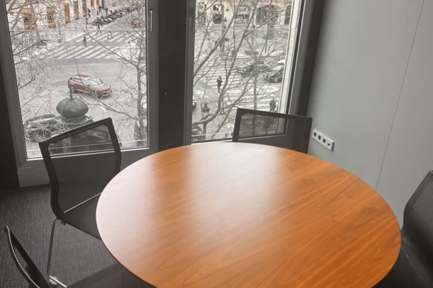 Bureau privé - 75008 - 3 postes - 2000€