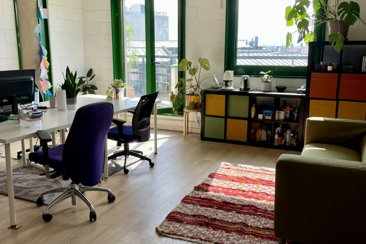 Open Space - 75020 - 2 postes - 250€