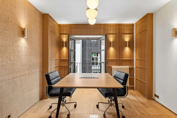 Bureau privé - 75019 - 3 postes - 810€