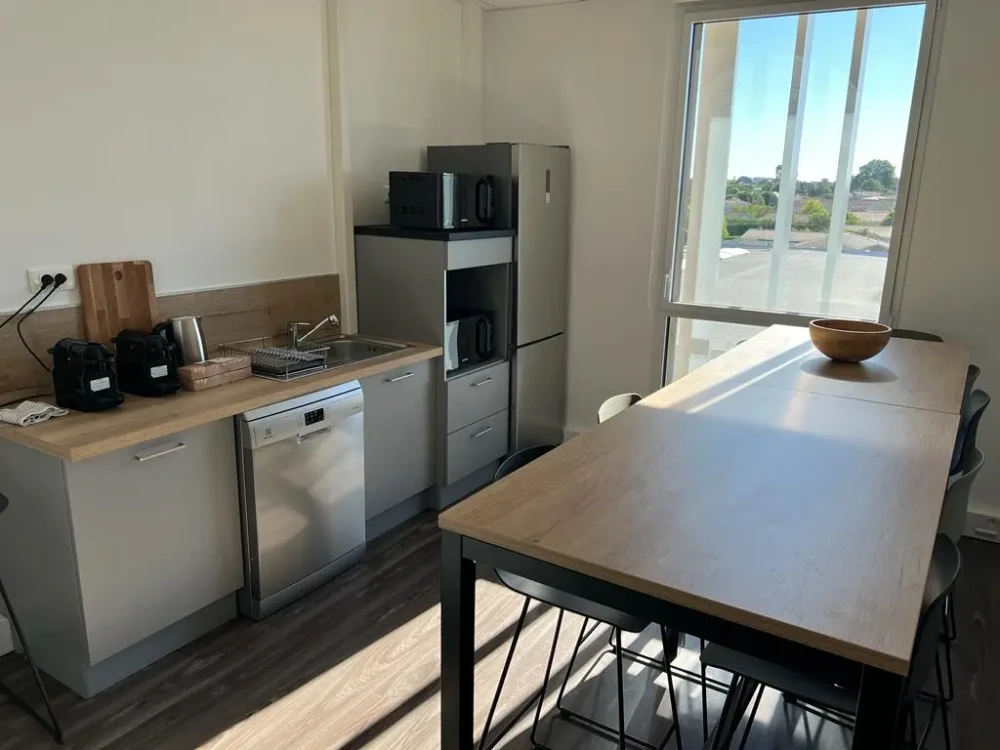 Espace indépendant - 33520 - 32 postes - 5000€