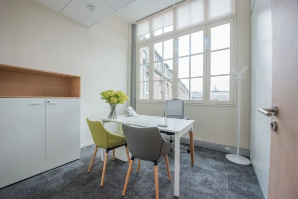 Bureau privé - 75008 - 3 postes - 2160€