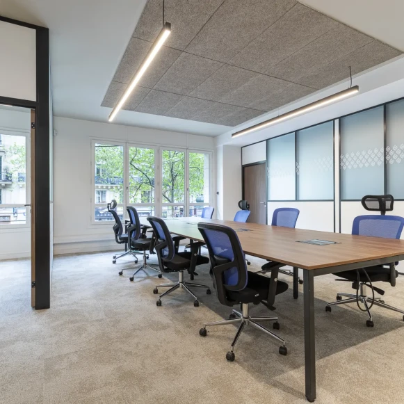 Espace indépendant 180 m² 26 postes Location bureau Boulevard de Sébastopol Paris 75001 - photo 2