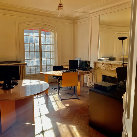Bureau privé 12 m² 2 postes Location bureau Rue du Colisée Paris 75008 - photo 7