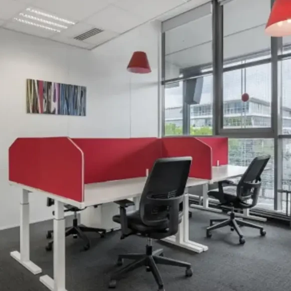 Bureau privé 20 m² 5 postes Coworking Place du Cornillon Saint-Denis 93200 - photo 1