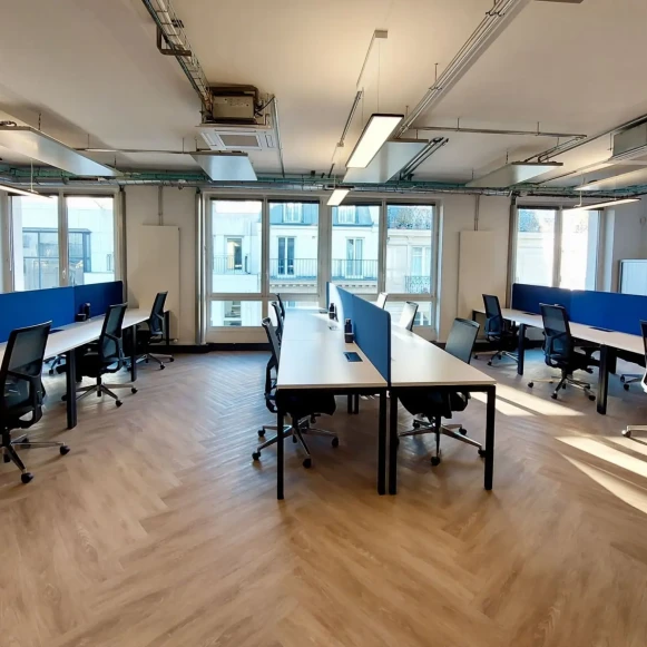Espace indépendant 133 m² 30 postes Location bureau Rue des Petits Hôtels Paris 75010 - photo 2