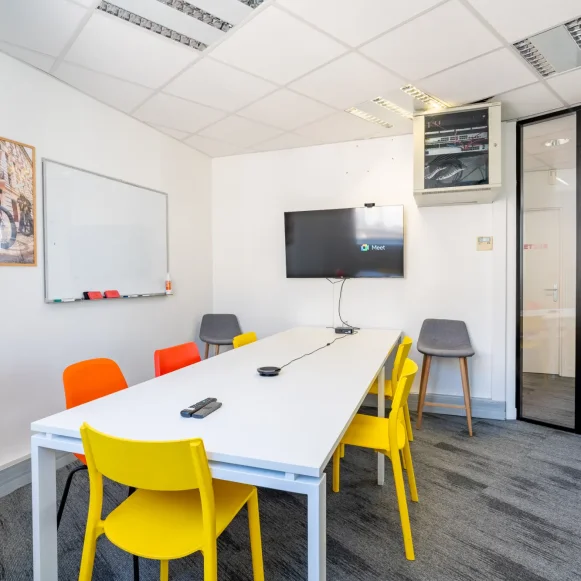 Bureau privé 132 m² 14 postes Location bureau Rue La Fayette Paris 75010 - photo 4
