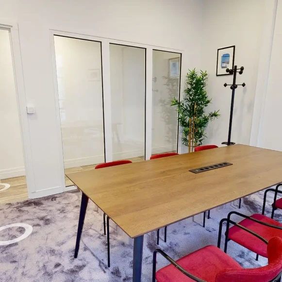 Espace indépendant 250 m² 35 postes Location bureau Rue de l'Arcade Paris 75008 - photo 1