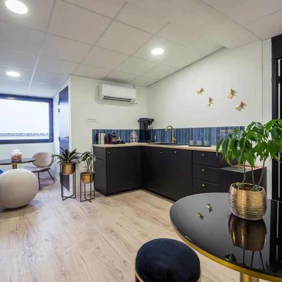 Bureau privé 13 m² 2 postes Coworking Avenue André Diligent Roubaix 59100 - photo 3