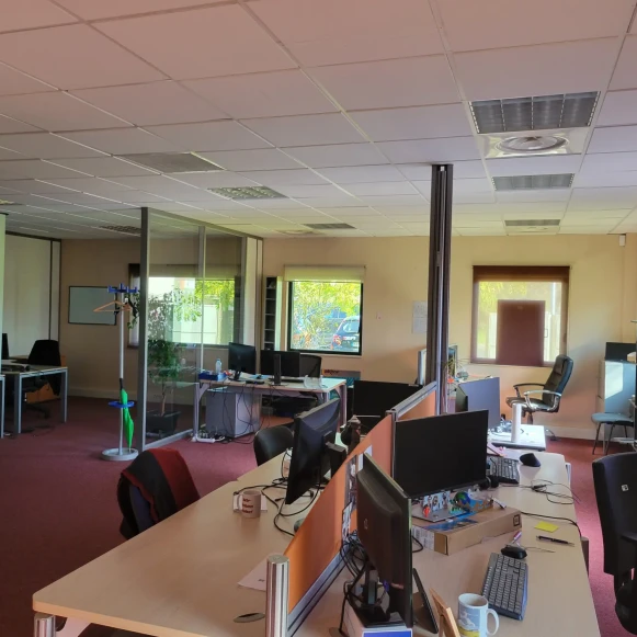 Espace indépendant 125 m² 15 postes Location bureau Avenue de l'Europe Rillieux-la-Pape 69140 - photo 2