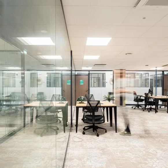 Bureau privé 10 m² 2 postes Coworking Avenue Thiers Nice 06000 - photo 2