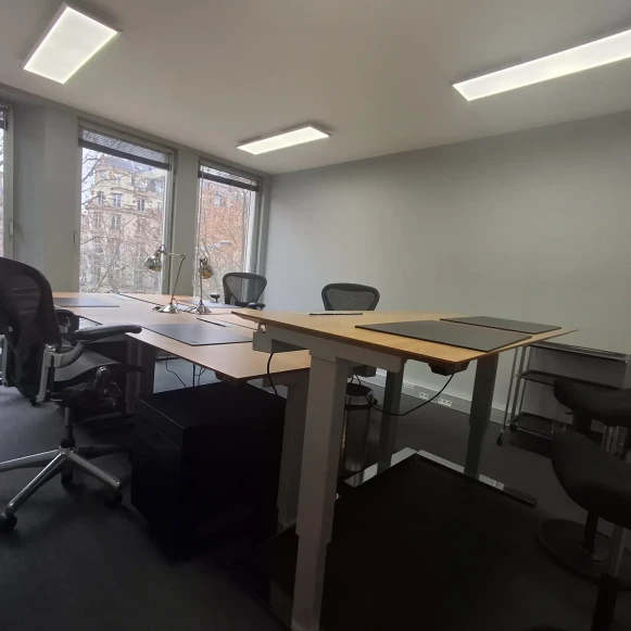 Bureau privé 165 m² 30 postes Location bureau Avenue des Champs-Élysées Paris 75008 - photo 2