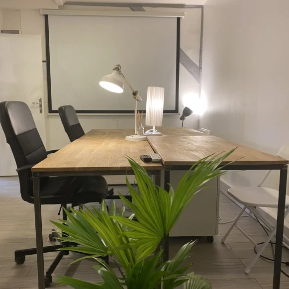 Bureau privé 15 m² 6 postes Coworking Rue des Epinettes Paris 75017 - photo 2