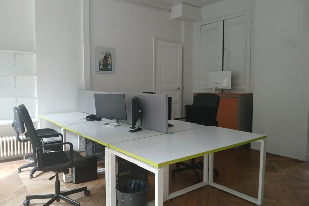 Open Space - 75002 - 6 postes - 450€