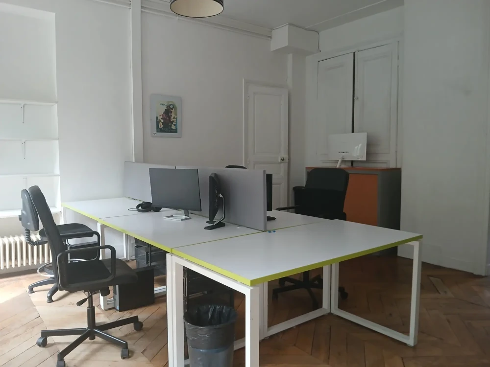 Open Space - 75002 - 6 postes - 450€