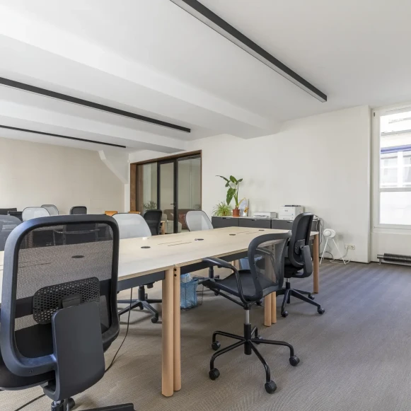 Bureau privé 100 m² 18 postes Location bureau Rue Vivienne Paris 75002 - photo 3