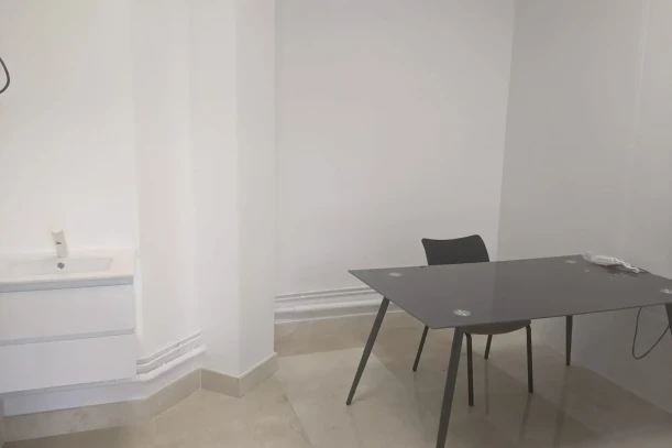 Bureau privé - 75018 - 2 postes - 1500€