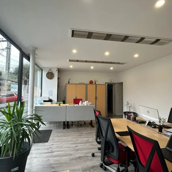 Espace indépendant 32 m² 6 postes Location bureau Rue de Jouy Chaville 92370 - photo 1