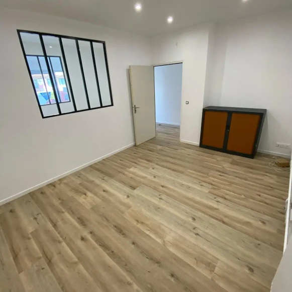 Bureau privé 15 m² 5 postes Coworking Rue du Commandant Belleux Villemomble 93250 - photo 2