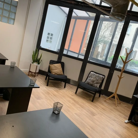 Bureau privé 40 m² 7 postes Coworking Rue Rabelais Montreuil 93100 - photo 2