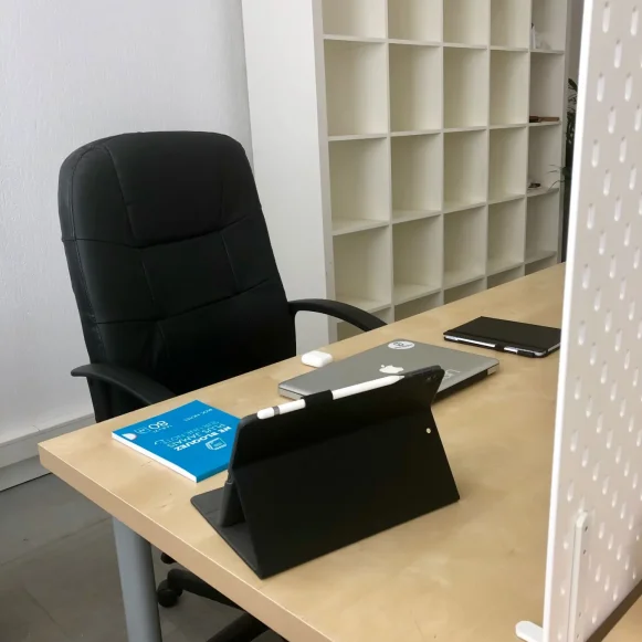 Open Space  6 postes Location bureau Avenue Robespierre La Garde 83130 - photo 1