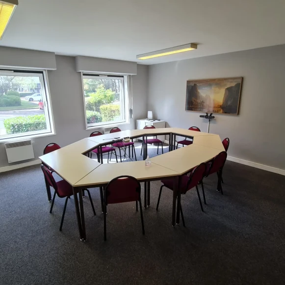 Bureau privé 15 m² 3 postes Coworking Avenue de la Créativité Villeneuve-d'Ascq 59650 - photo 6