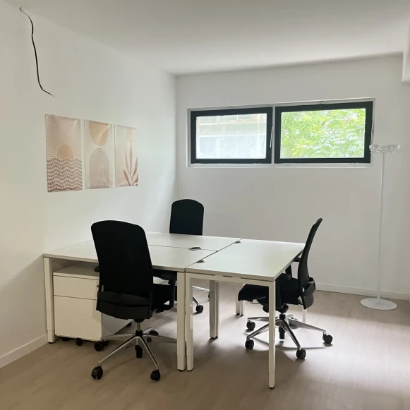 Bureau privé 13 m² 3 postes Coworking Avenue du Général Michel Bizot Paris 75012 - photo 1