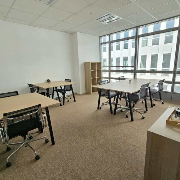 Bureau privé 21 m² 8 postes Coworking Rue Pleyel Saint-Denis 93200 - photo 1