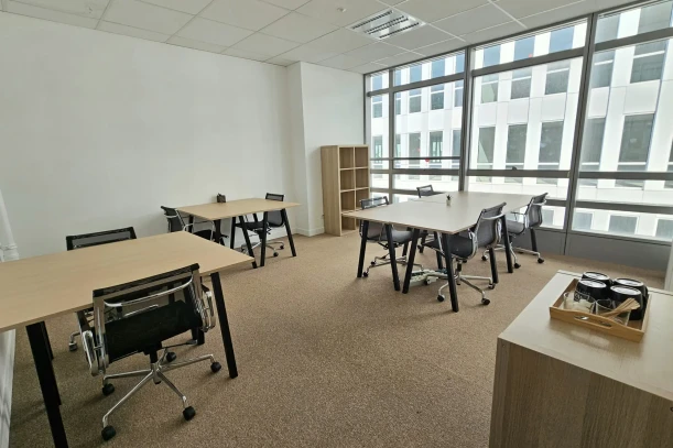 Bureau privé - 93200 - 8 postes - 2670€