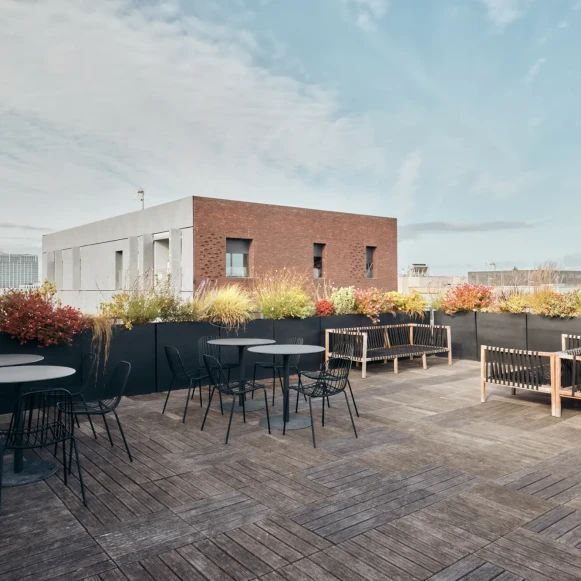 Bureau privé 25 m² 6 postes Coworking Rue du 8 Mai 1945 Clichy 92110 - photo 3