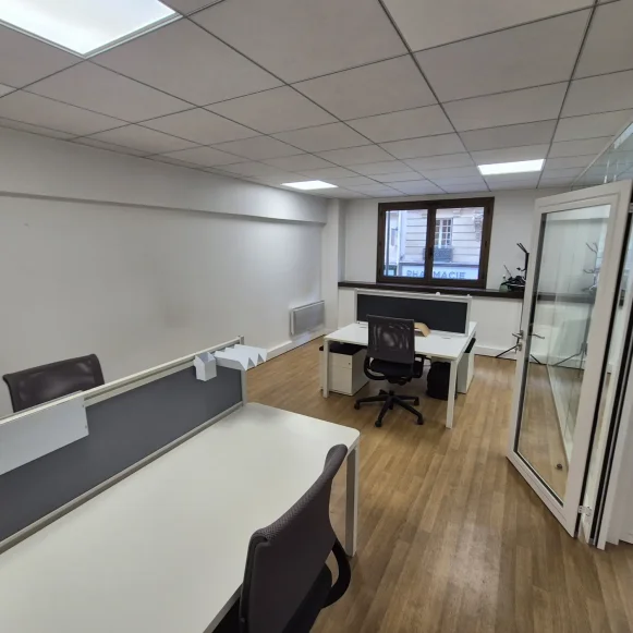 Bureau privé 23 m² 4 postes Coworking Rue Louise Michel Levallois-Perret 92300 - photo 4
