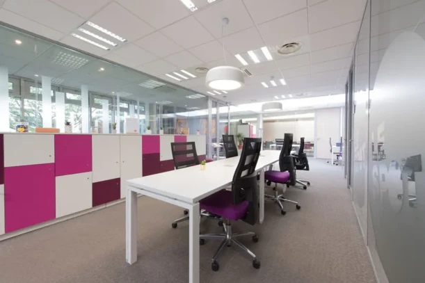 Open Space - 92200 - 10 postes - 240€