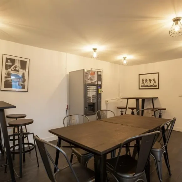 Bureau privé 160 m² 30 postes Coworking Rue Rabelais Montreuil 93100 - photo 4