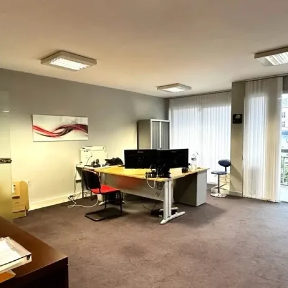 Espace indépendant 32 m² 4 postes Location bureau Avenue Foch Saint-Mandé 94160 - photo 2