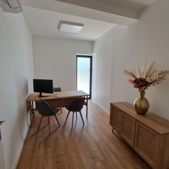 Bureau privé 12 m² 2 postes Coworking Route d'Agde Toulouse 31500 - photo 1