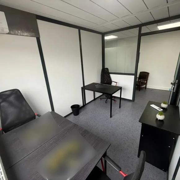 Bureau privé 10 m² 3 postes Location bureau Rue Rabelais Montreuil 93100 - photo 2