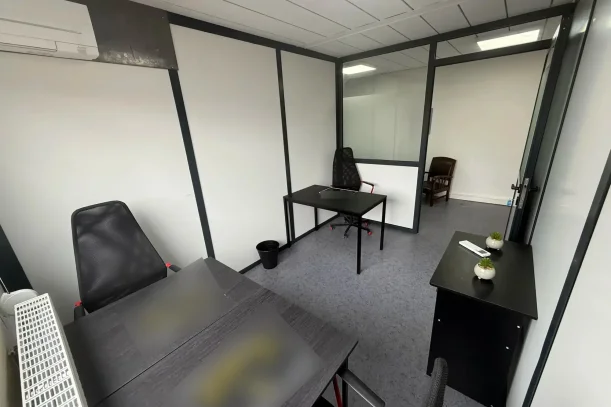 Bureau privé - 93100 - 3 postes - 350€