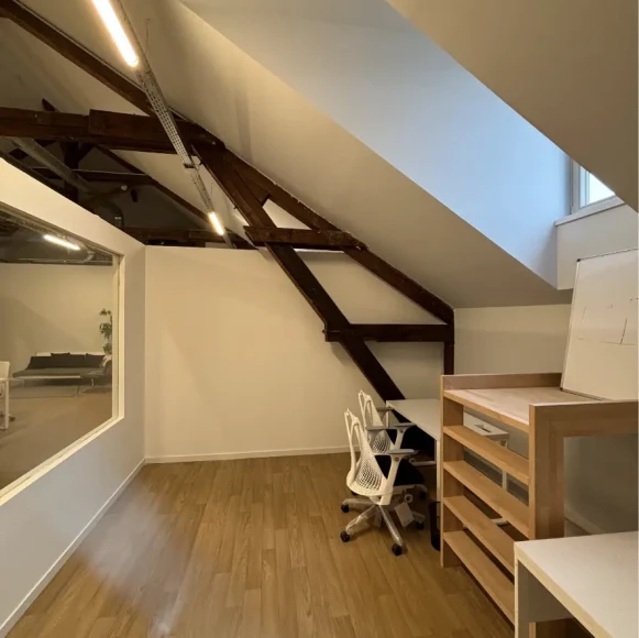 Bureau privé 17 m² 6 postes Coworking Cour des Cigarières Strasbourg 67000 - photo 1