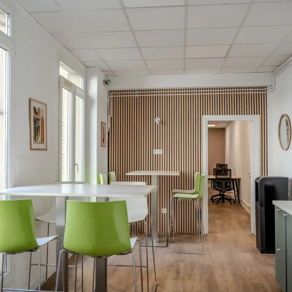 Espace indépendant 100 m² 18 postes Coworking Rue du Faubourg Saint-Martin Paris 75010 - photo 2