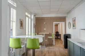 Espace indépendant - 75010 - 18 postes - 6900€