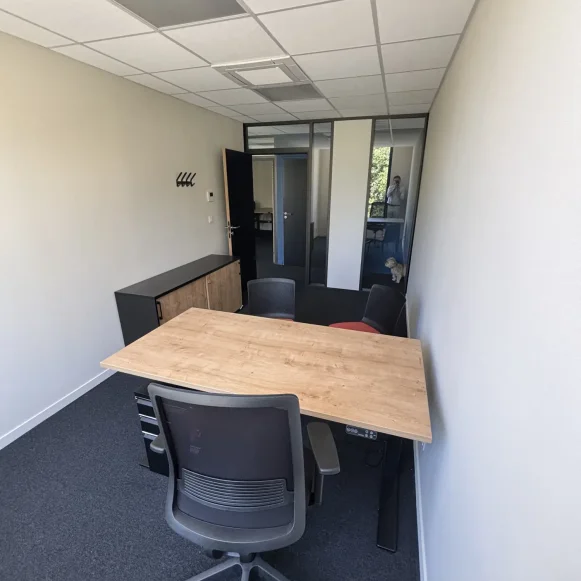Bureau privé 14 m² 2 postes Coworking Chemin du Château de l'Hers Toulouse 31500 - photo 5