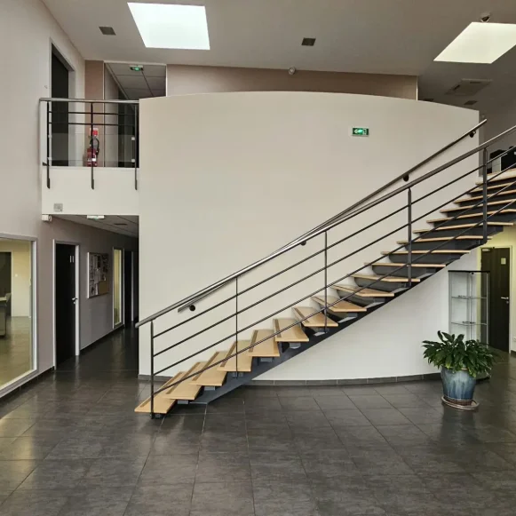 Bureau privé 30 m² 4 postes Coworking Rue André Marie Ampère Plaisance-du-Touch 31830 - photo 1