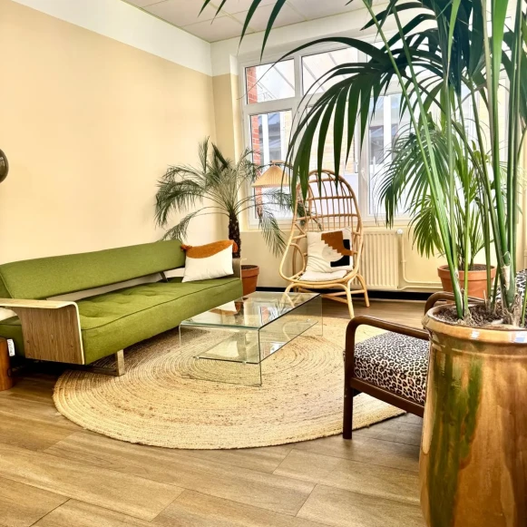 Bureau privé 19 m² 4 postes Location bureau Rue Mathurin Régnier Paris 75015 - photo 2