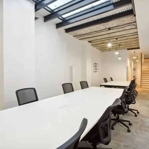 Espace indépendant 190 m² 30 postes Location bureau Rue Championnet Paris 75018 - photo 4