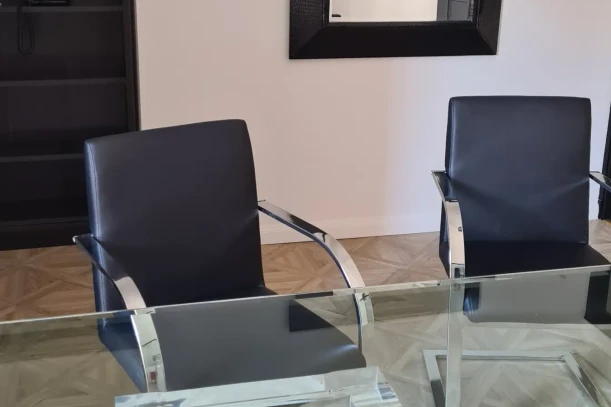 Bureau privé - 06400 - 2 postes - 1100€